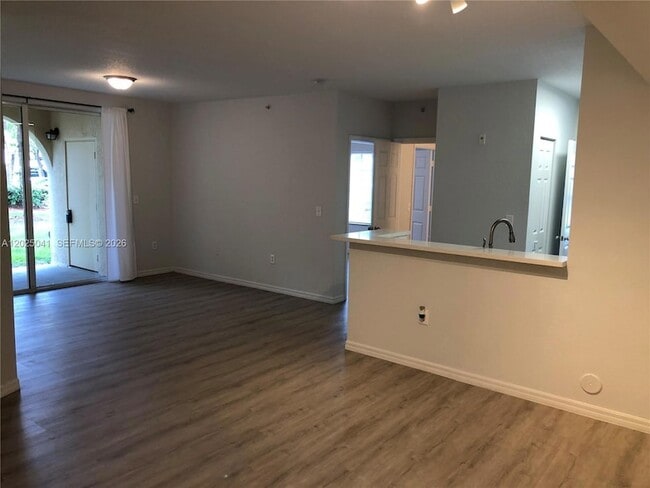 Foto del edificio - 2544 Centergate Dr