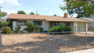Building Photo - 2834 La Veta Dr