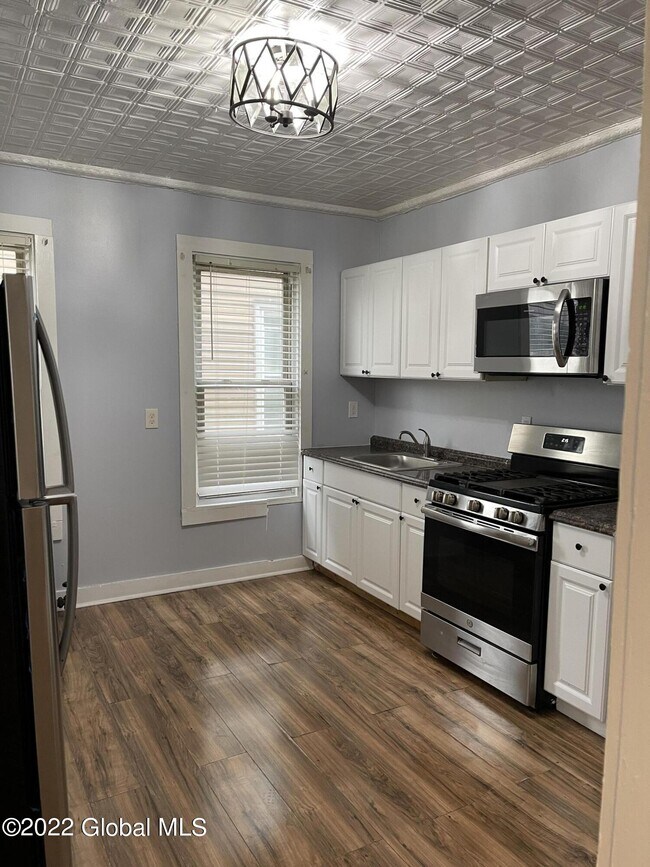 Foto del edificio - 837 Grant Ave