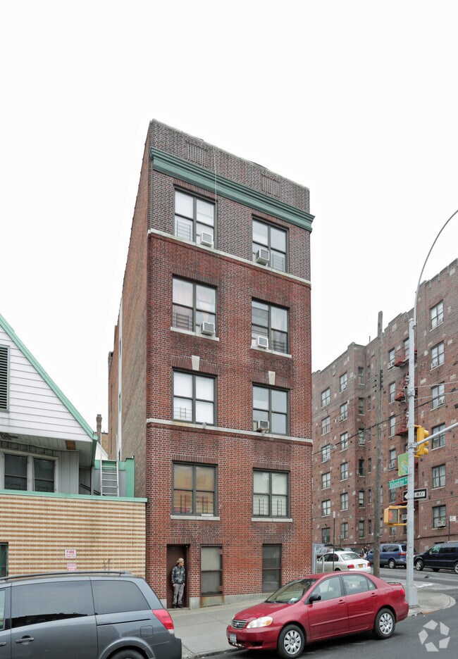 Building Photo - 2934 Valentine Ave