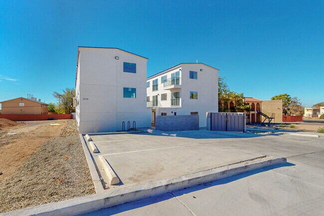 Foto del edificio - 12710 San Jacinto Ave NE