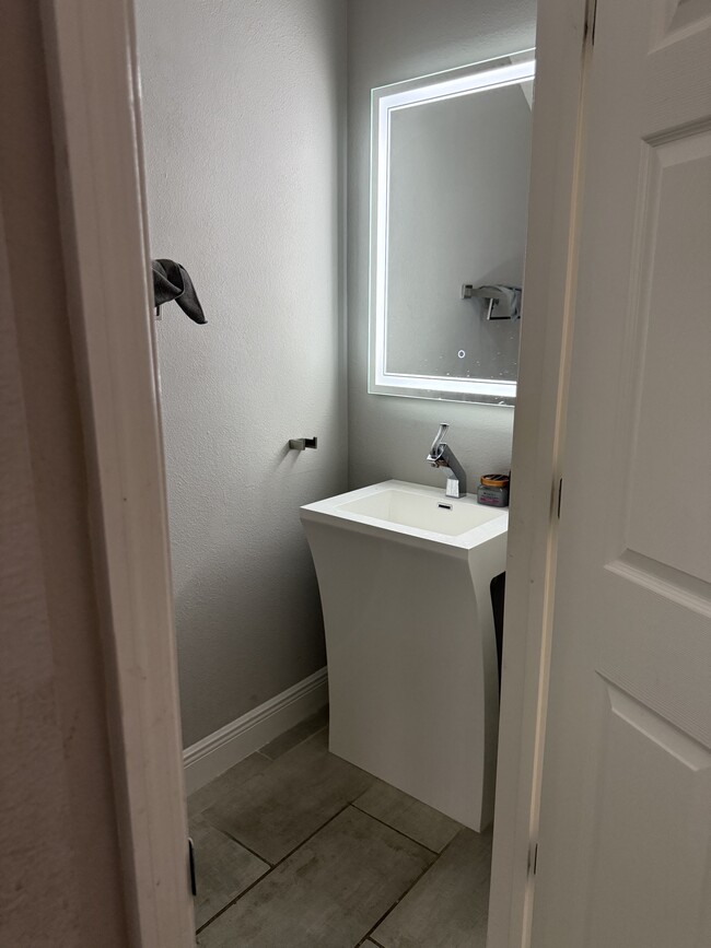 Foto del edificio - 2963 Upper Park Rd