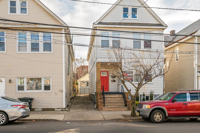 Building Photo - 214 Hamilton St