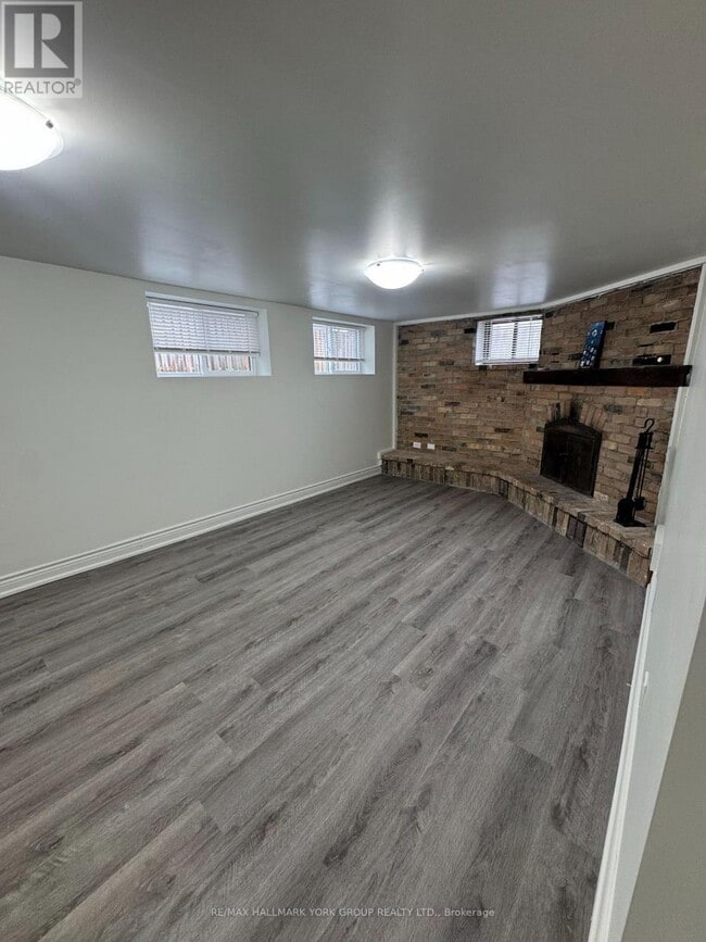 Building Photo - 856 Krosno Blvd