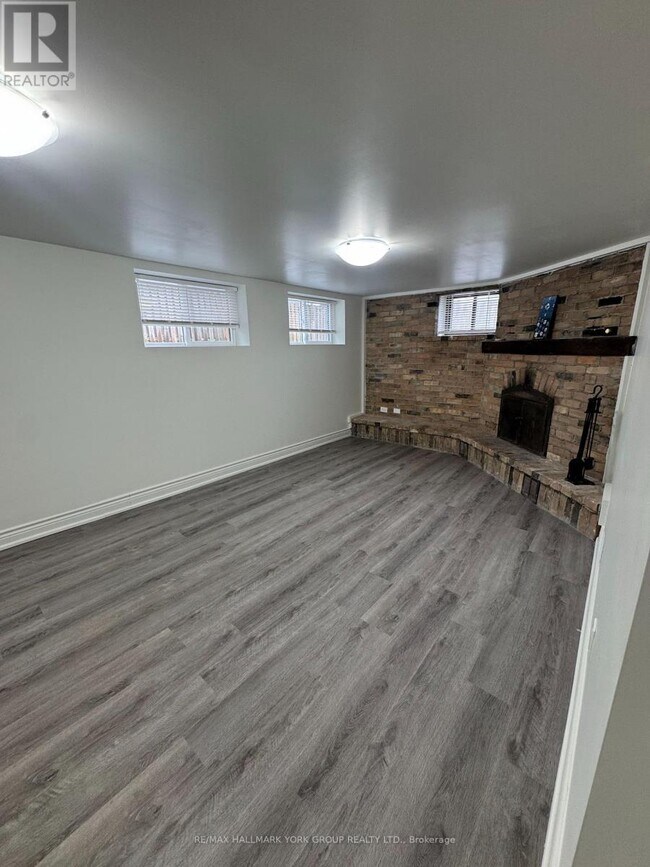 Photo du bâtiment - 856 Krosno Blvd