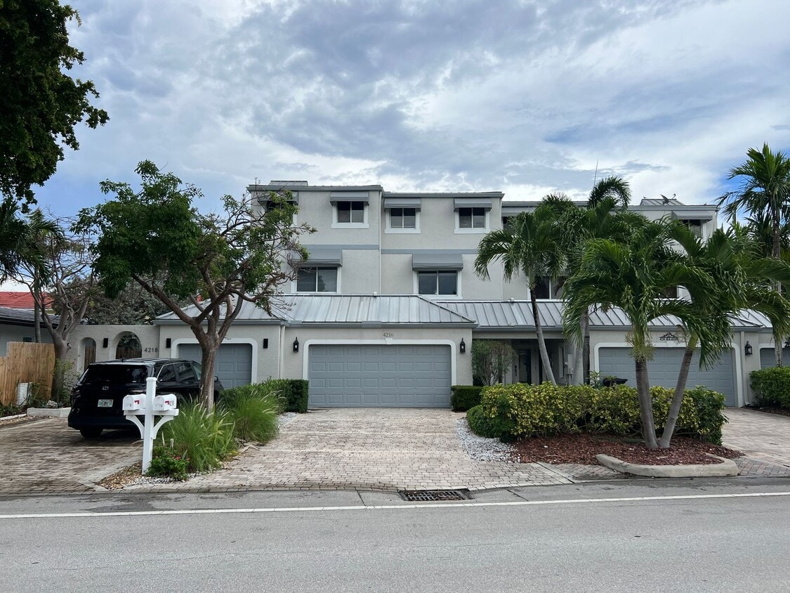 Beautiful 4 Bed 4.5 Bath luxury Townhouse with Elevator located by the Beach Lauderdale by the Sea - Beautiful 4 Bed 4.5 Bath luxury Townhouse with Elevator located by the Beach Lauderdale by the Sea