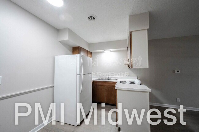 Foto del edificio - 323 E 8th St