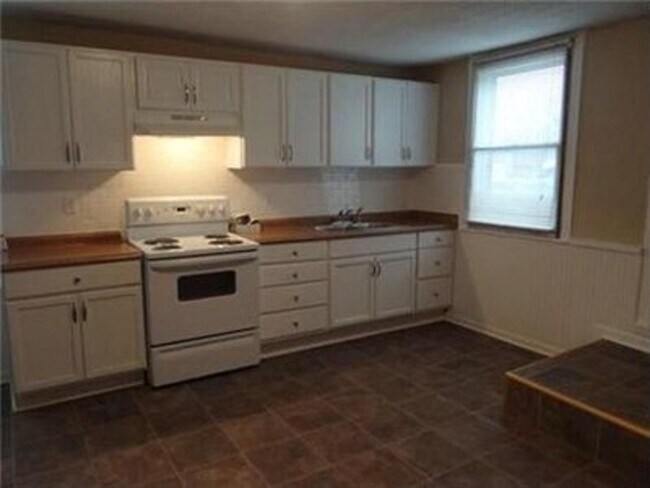 kitchen tile - 600 Oak St