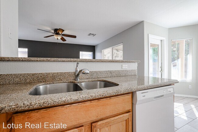 Foto del edificio - 4 br, 2.5 bath House - 743 W Constitution DR