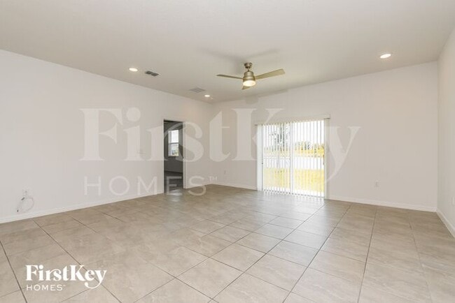Building Photo - 1630 Isleta Lp