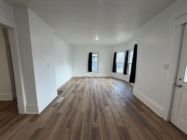 Foto del edificio - Spacious 4 Bedroom home