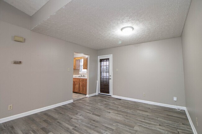 Foto del edificio - 131 Lillian Dr