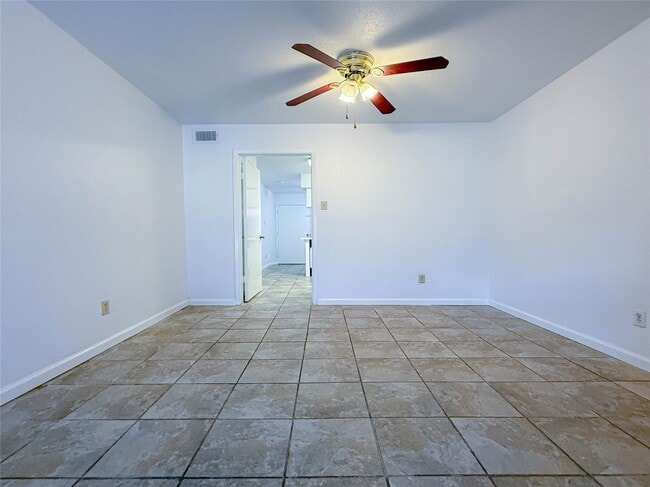 Building Photo - 9201 Clarewood Dr