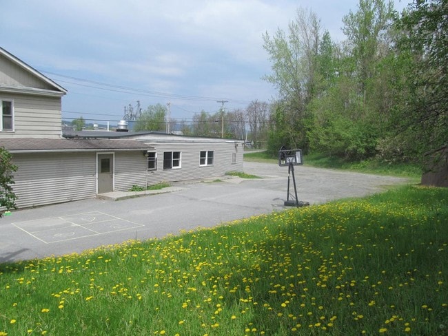 Building Photo - 215 Glen Rd