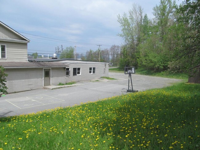 Foto del edificio - 215 Glen Rd