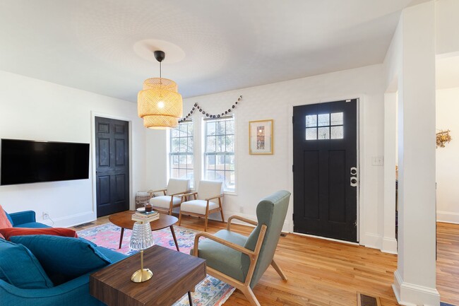 Building Photo - Beautifully Updated Home in Vibrant Atlanta Neighborhood