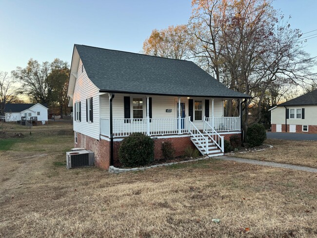 Building Photo - Fully remodeled, 2 bed 1 bath house, Walk ...