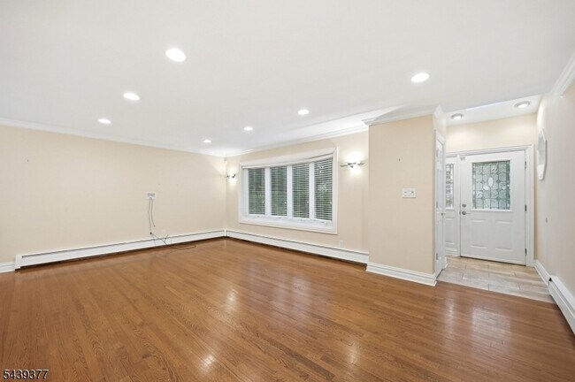 Foto del edificio - 47 Crossbrook Rd
