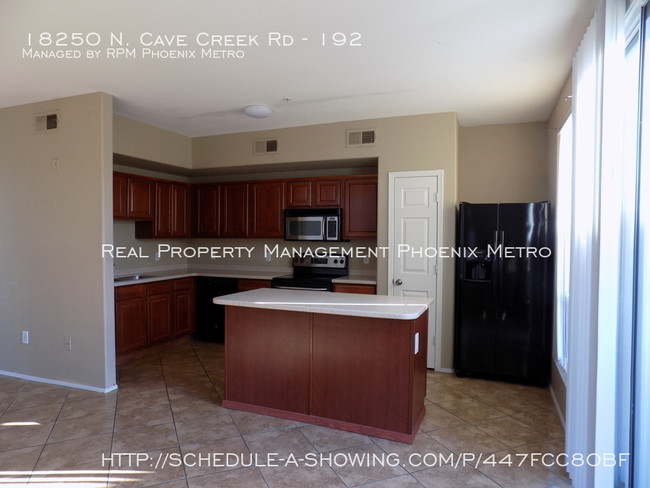 Foto del edificio - Tri Level Two Bedroom in North Phoenix