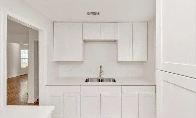 Foto del edificio - 1202 Common Park Dr