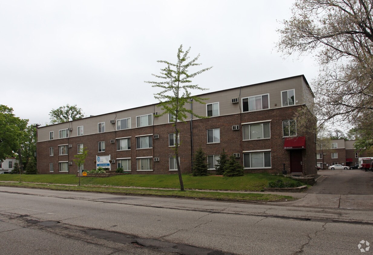 Foto del edificio - Remmington Campus Apartments