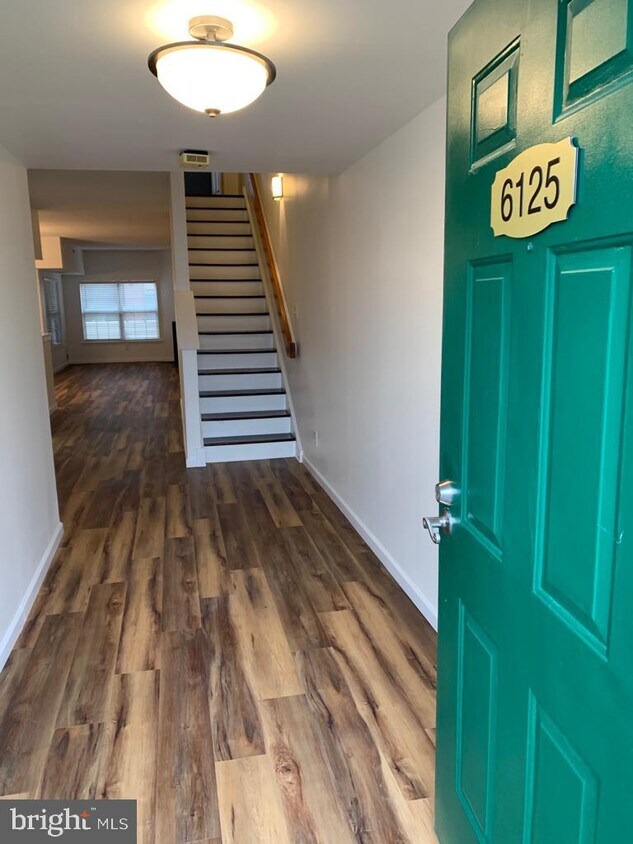 Foto principal - 6125 Main St