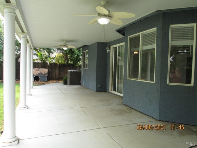 Foto del edificio - 1520 Roseberry Ct