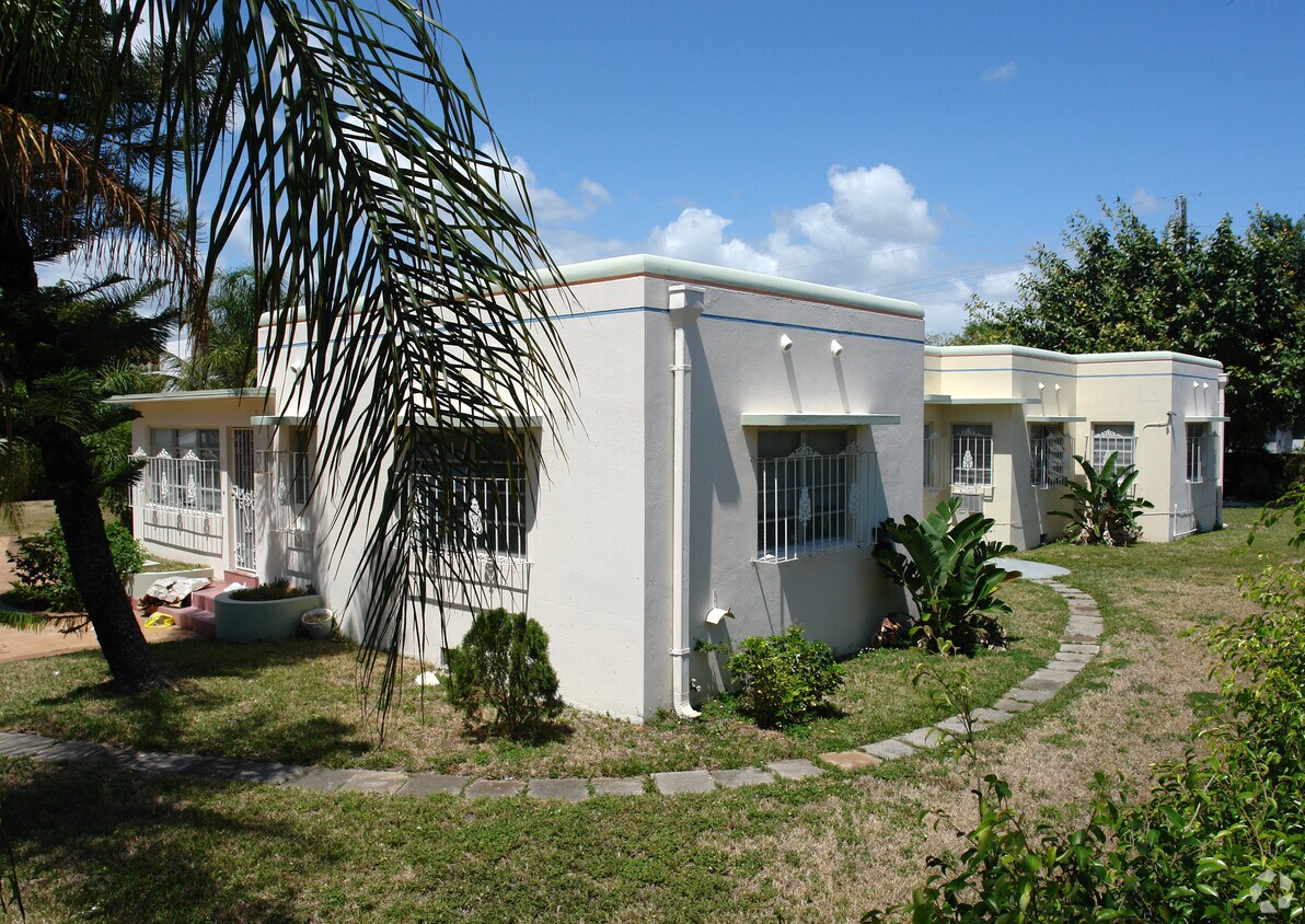 Building Photo - 1833 Madison St