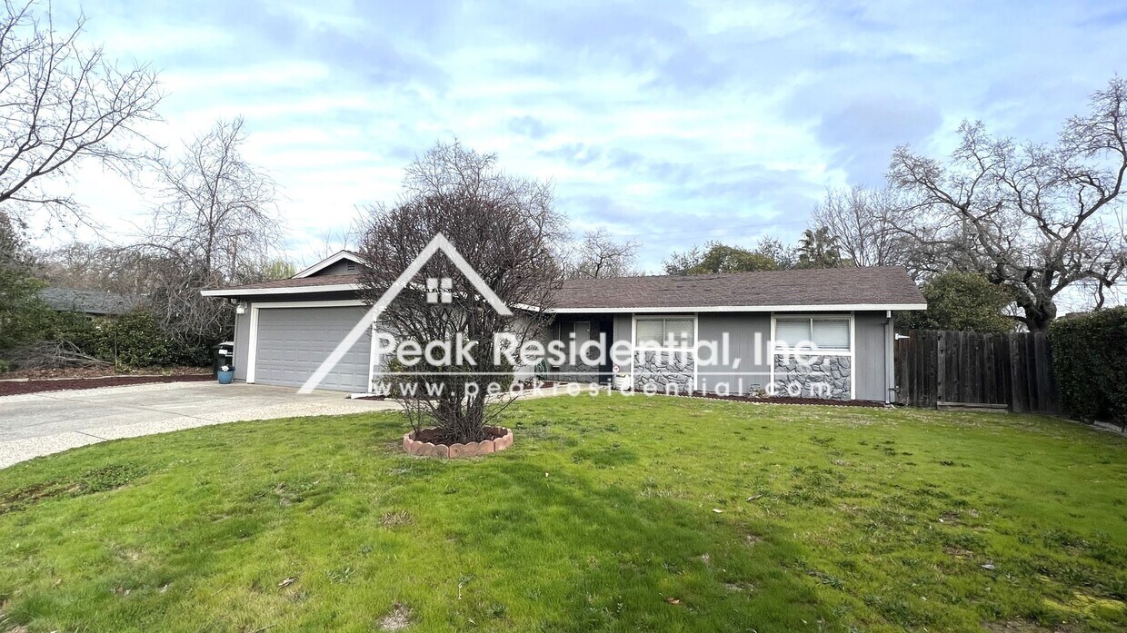 Building Photo - Updated 3bd/2ba Orangevale Home with 2 Car...