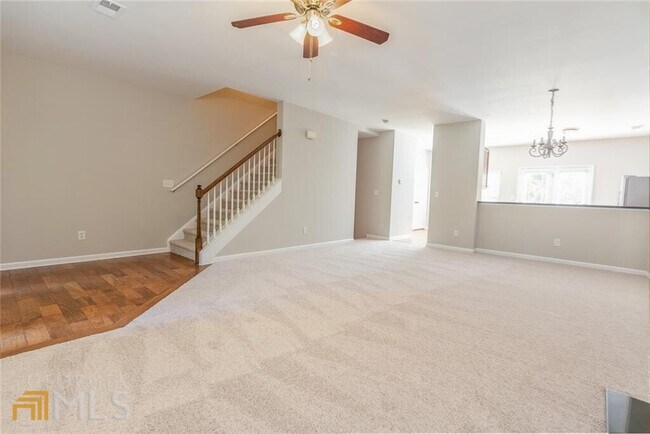 Building Photo - 860 Riverdance Dr