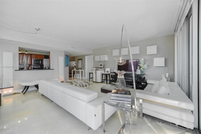 Foto del edificio - 1331 Brickell Bay Dr