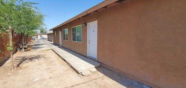 Building Photo - 510 Giles Ave