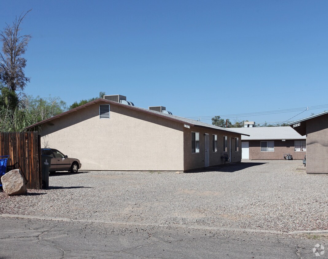 Foto del edificio - 2221-2229 N Bell Ave