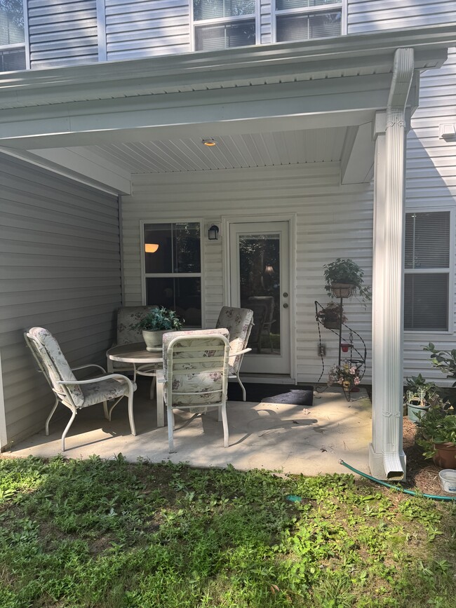 Building Photo - 8032 Reagan Way