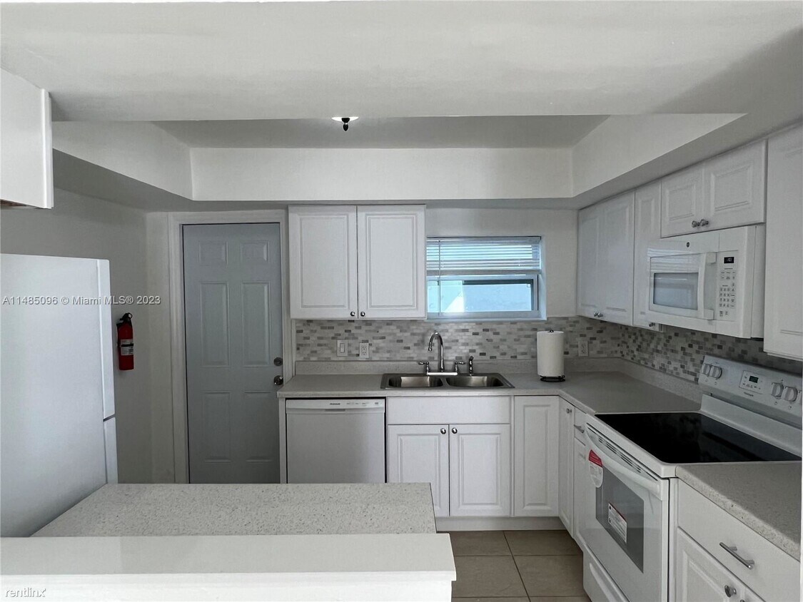 Primary Photo - 4 br, 2 bath House - 113 NW 13th Ave Frnt