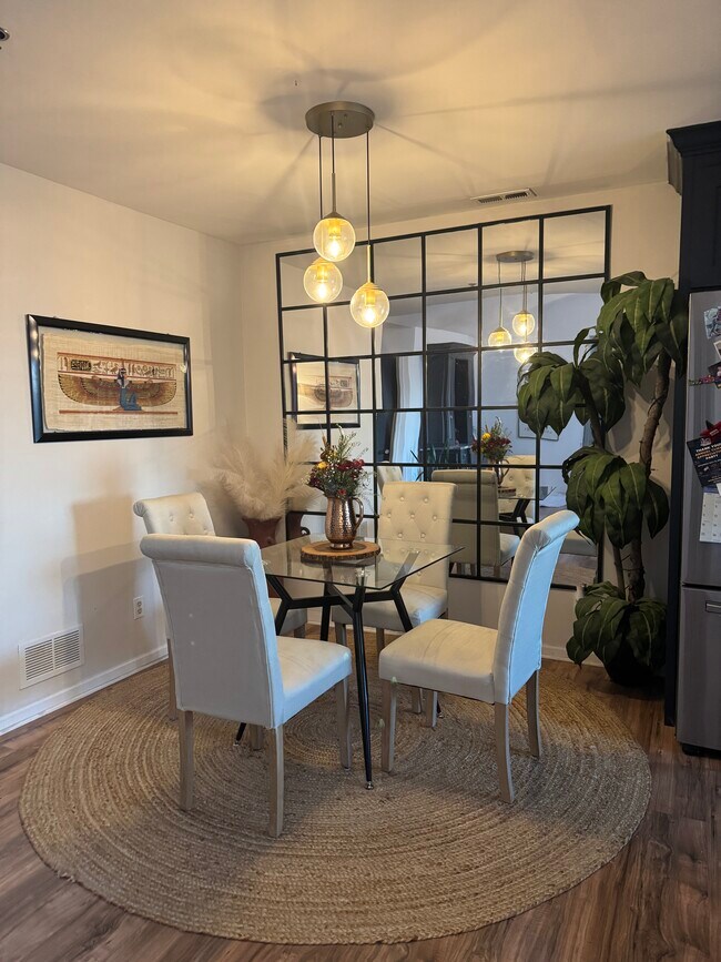 Foto del edificio - 906 Thornwood Dr