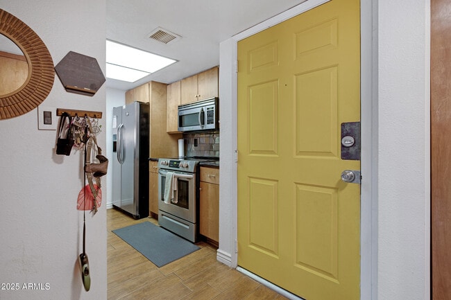 Foto del edificio - 540 N May