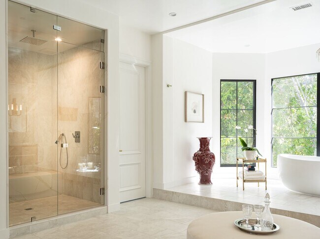 Building Photo - 5192 Parkway Calabasas