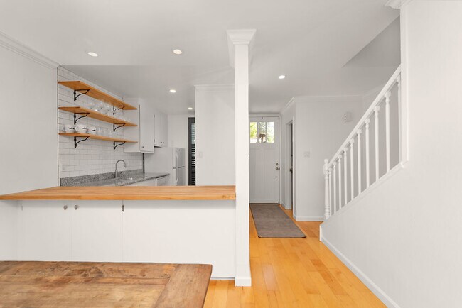 Building Photo - 1470 Creekside Dr