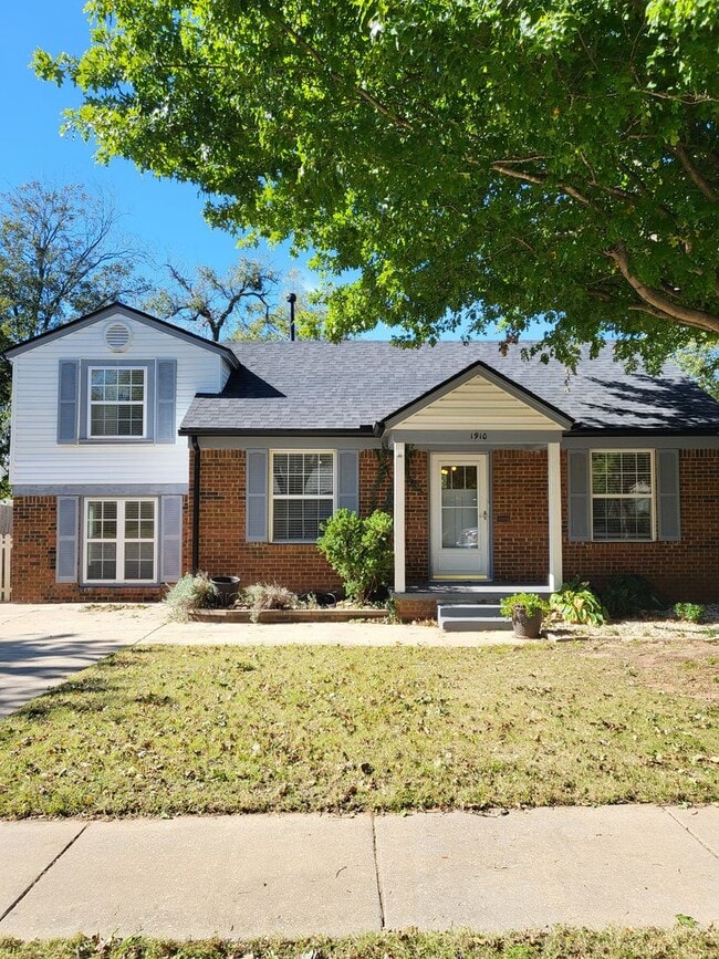 Building Photo - 1910 Virginia St