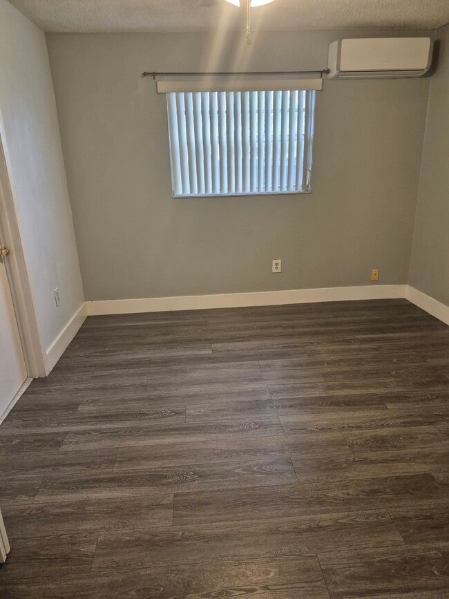 Foto del edificio - 791 E 43rd St