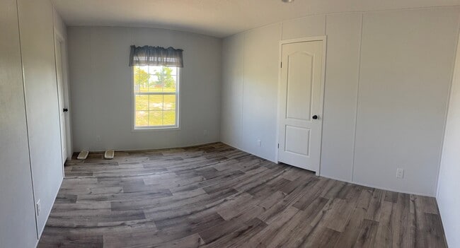 Building Photo - 217 Little Ave