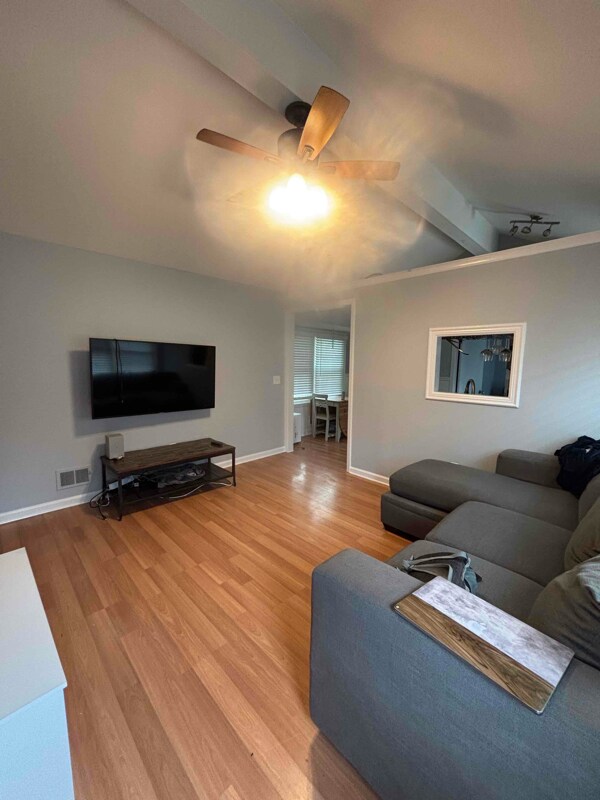Foto del edificio - 810 Maple Ave