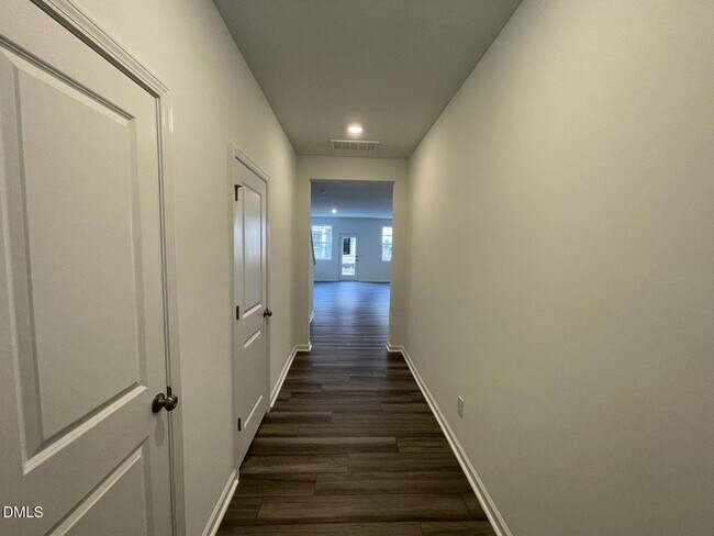 Foto del edificio - 213 Lily Patch Ln