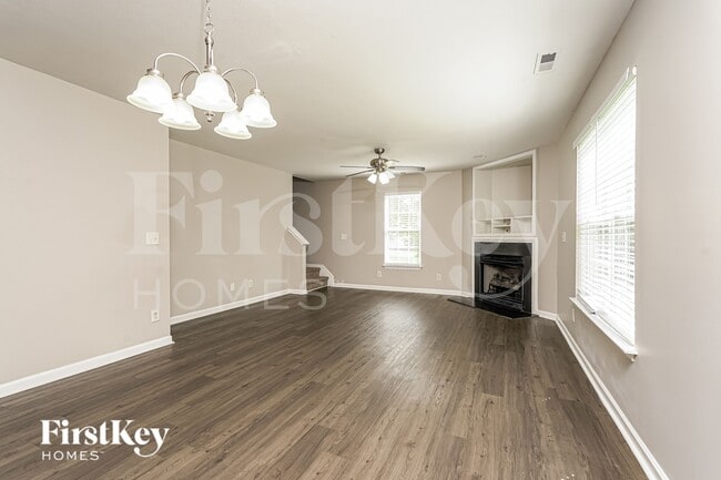 Building Photo - 612 Brassfield Dr