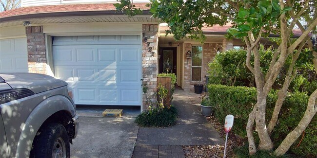 Foto del edificio - 15727 Fern Basin Dr