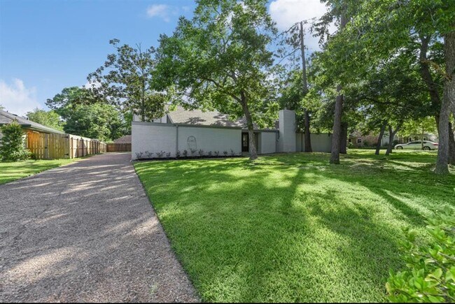 Building Photo - 6 Earlham Dr