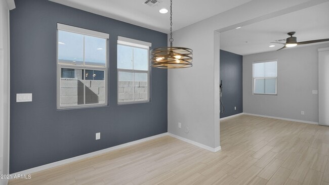 Foto del edificio - 2354 W Gloria Ln