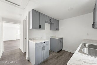 Building Photo - 3142 3rd St Cir S