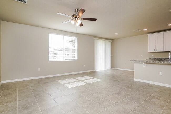 Foto del edificio - 5284 Sanders Oak Trl